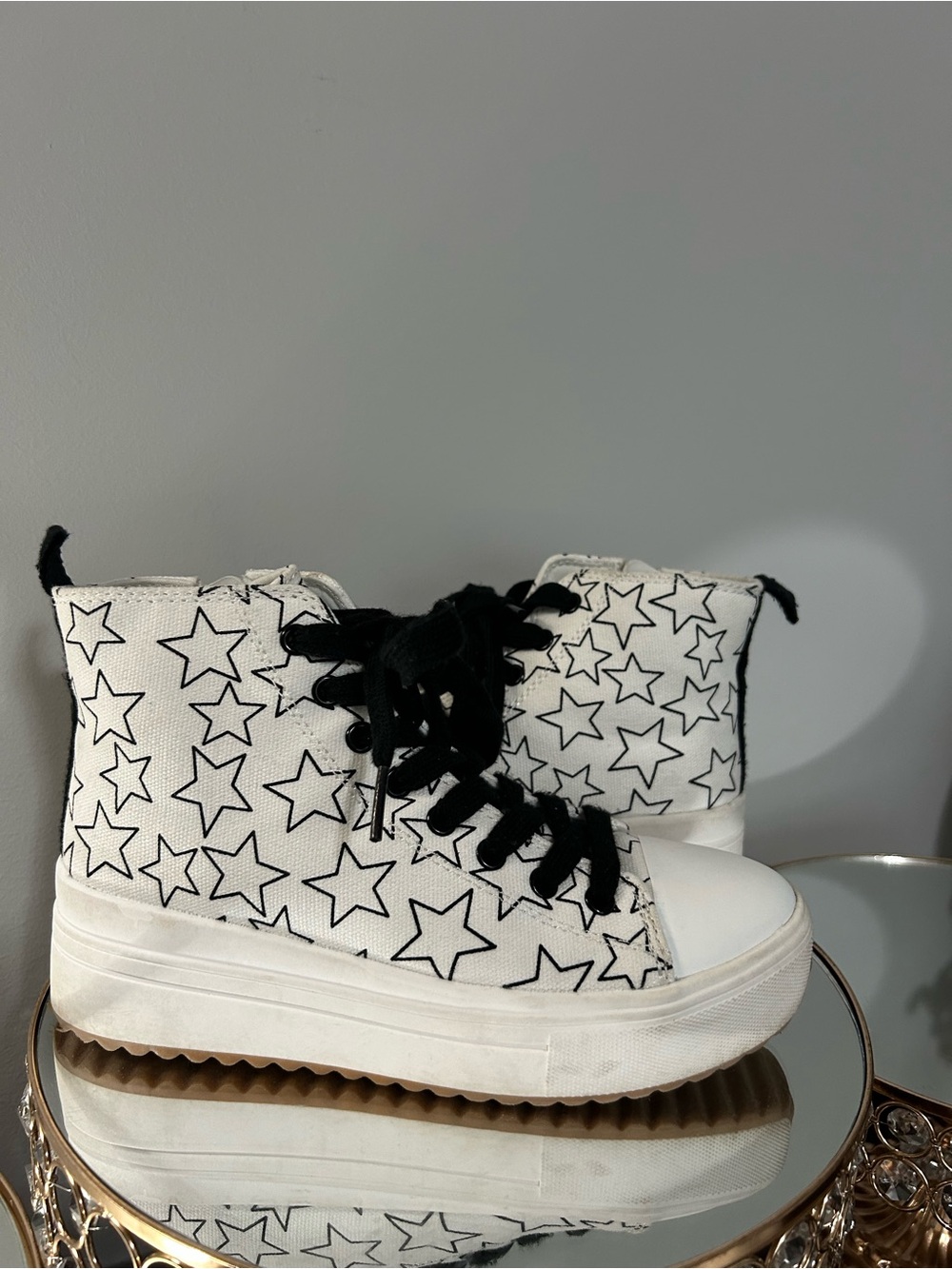 art class White Star High-Top Sneakers with Black Laces